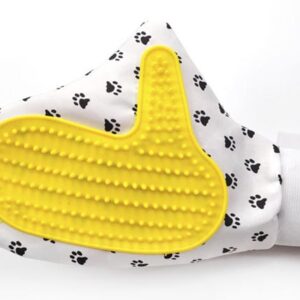 Cleaning and bathing glove for dogs and cats